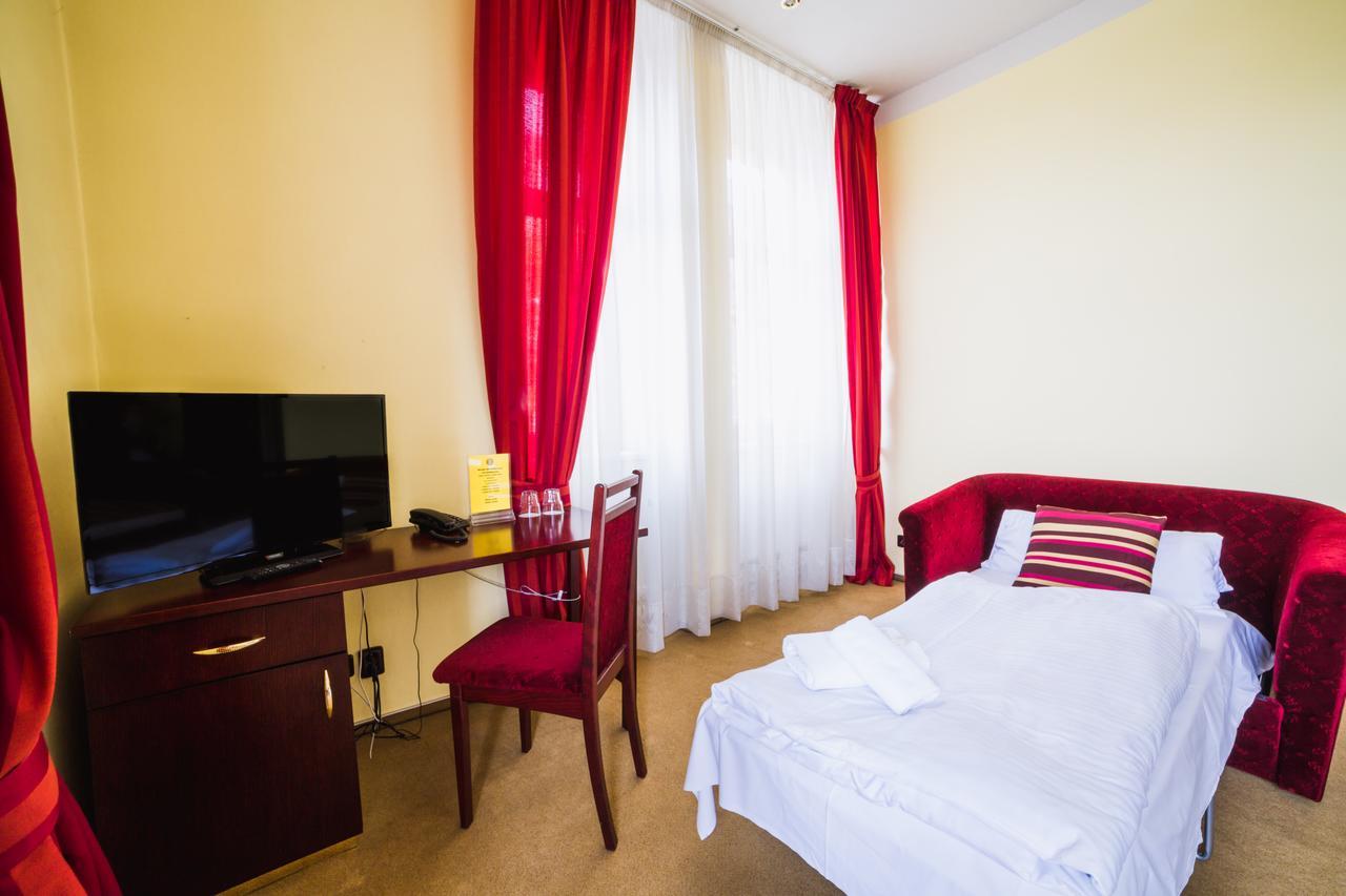 Hotel Adria Карлови Вари Екстериор снимка